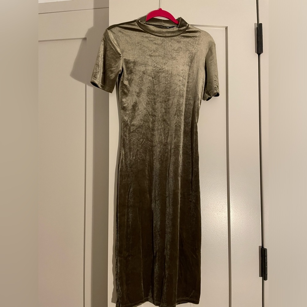 Green velour dress - Picture 1 of 2